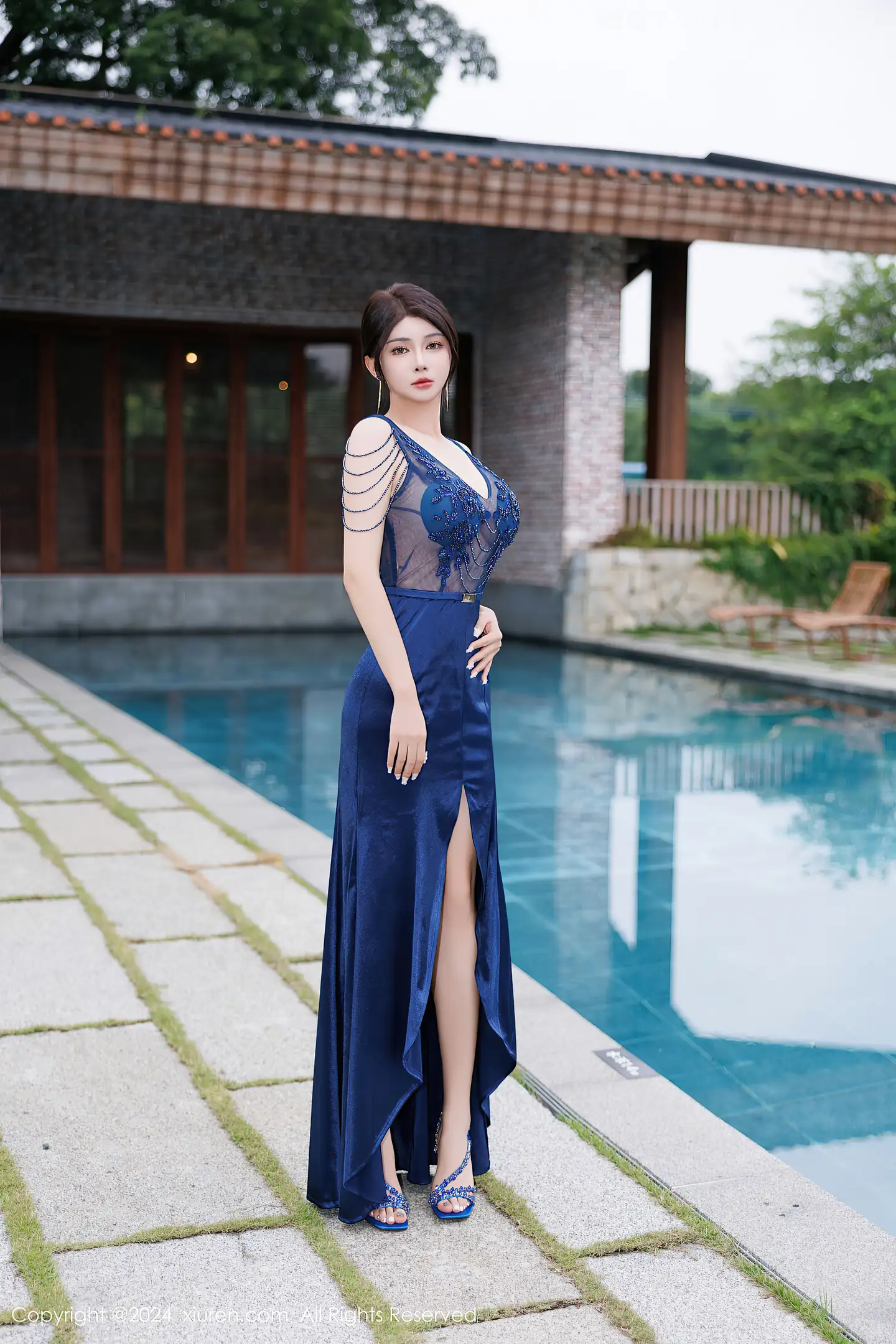 图片[2]-[XiuRen秀人网] VOL.9435 模特凯竹Quinn性感蓝色连衣长裙露蓝色内衣秀丰腴身材诱惑写真82P-秀人网官方网站